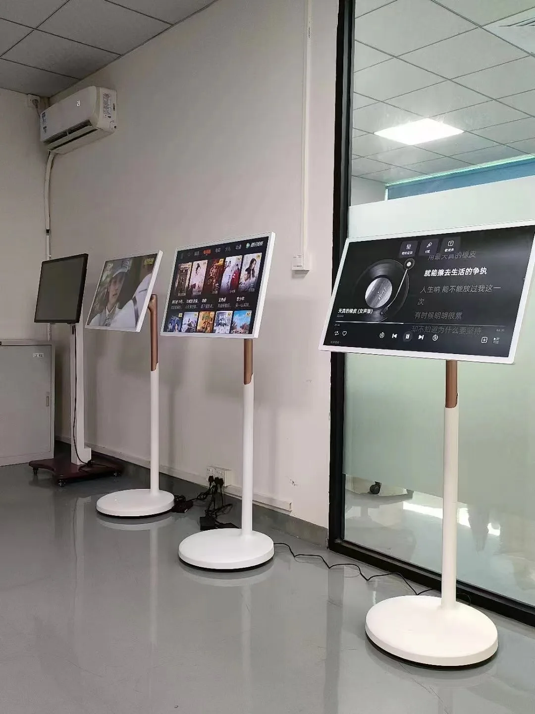 TV Portabel Layar Sentuh 32 In - Yoga Fitness Video ulasan dan harga